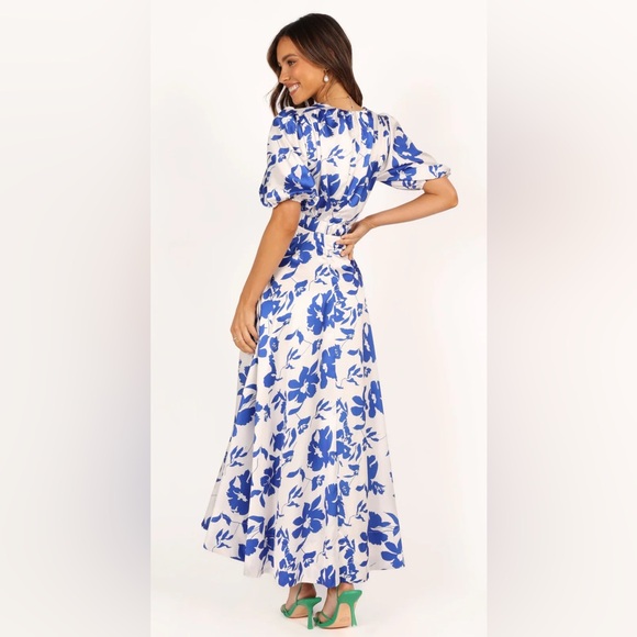 Petal & Pup Aminah Puff Sleeve Cut Out Dress In Blue Floral Size Medium New - Picture 4 of 14
